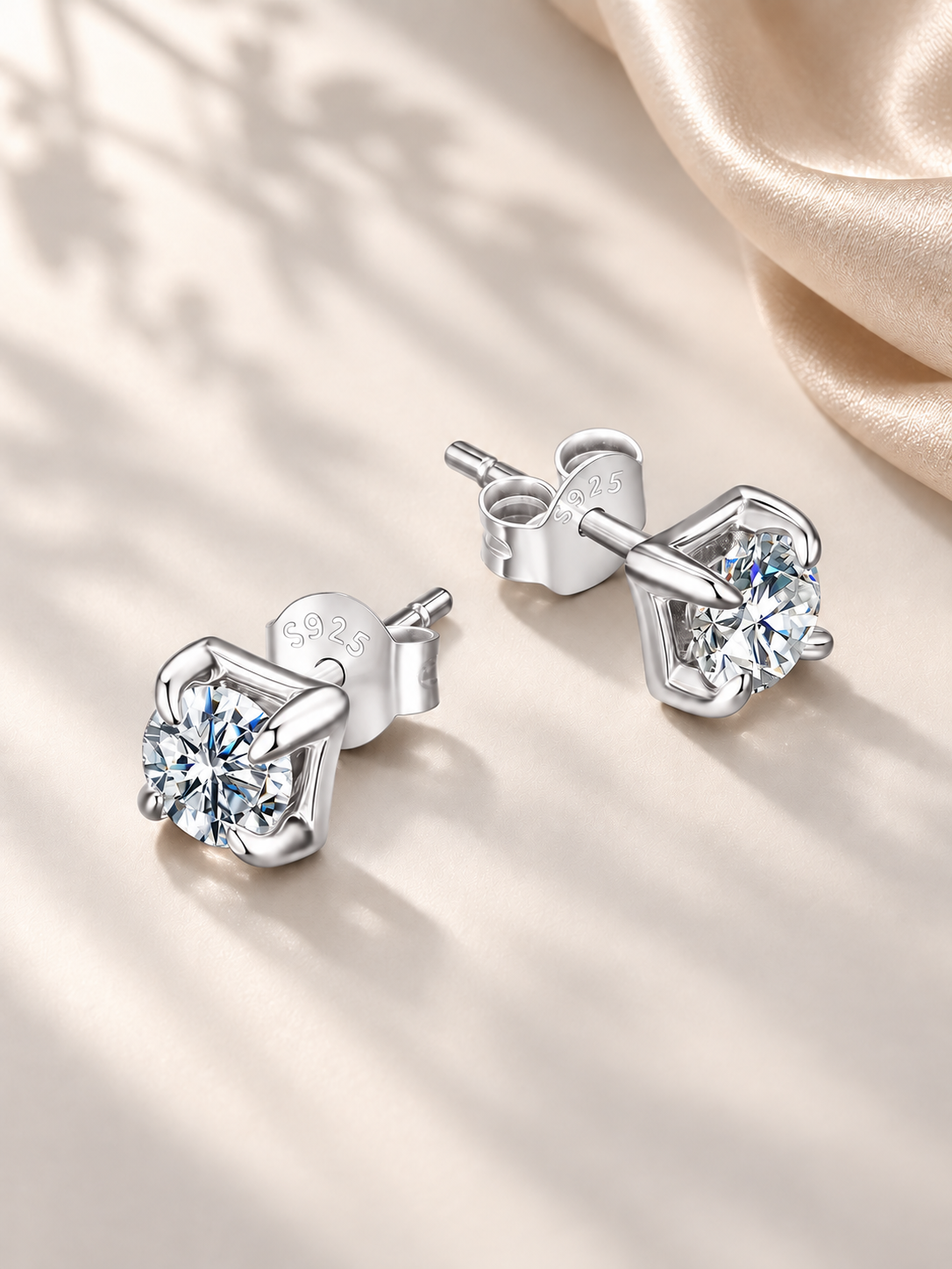 Cercei din Argint cu Moissanite Rotundă 5,5 mm