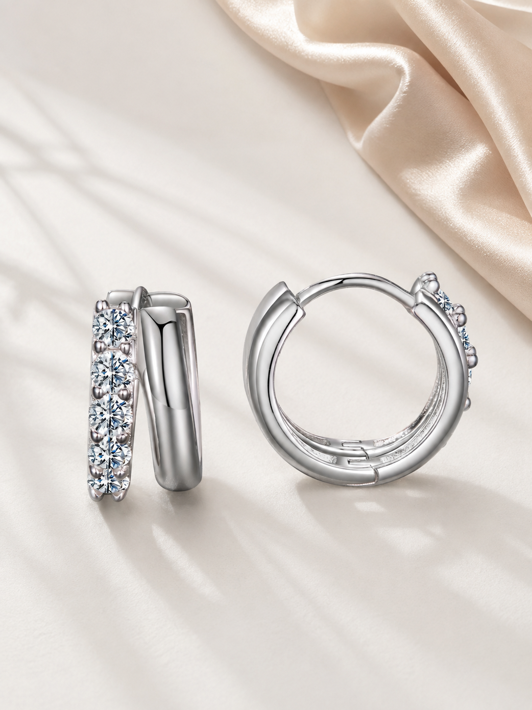 Cercei Double Glow argintii cu moissanite
