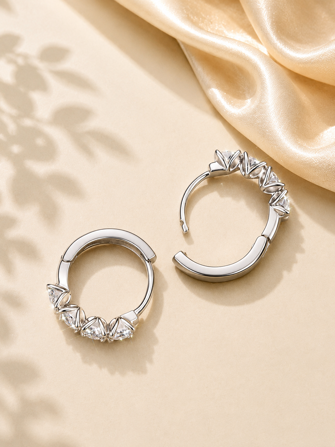 Cercei eleganți cu Moissanite și închidere tip click