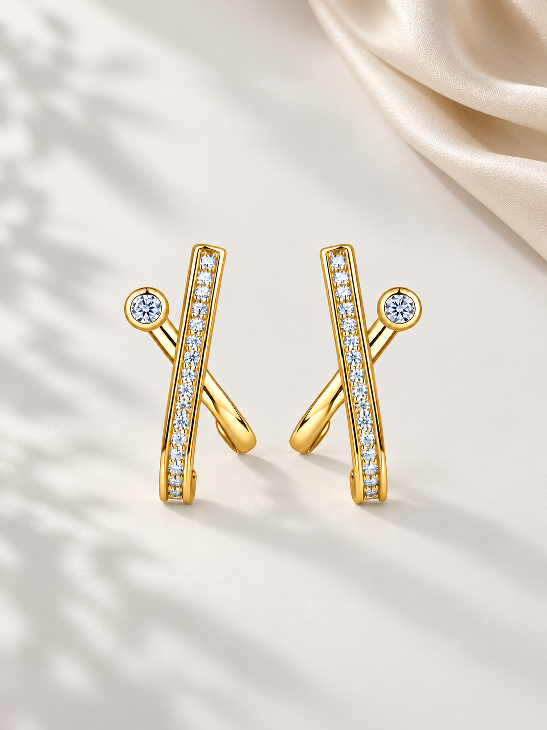 Cercei Geometrici Gold cu Moissanite Albe
