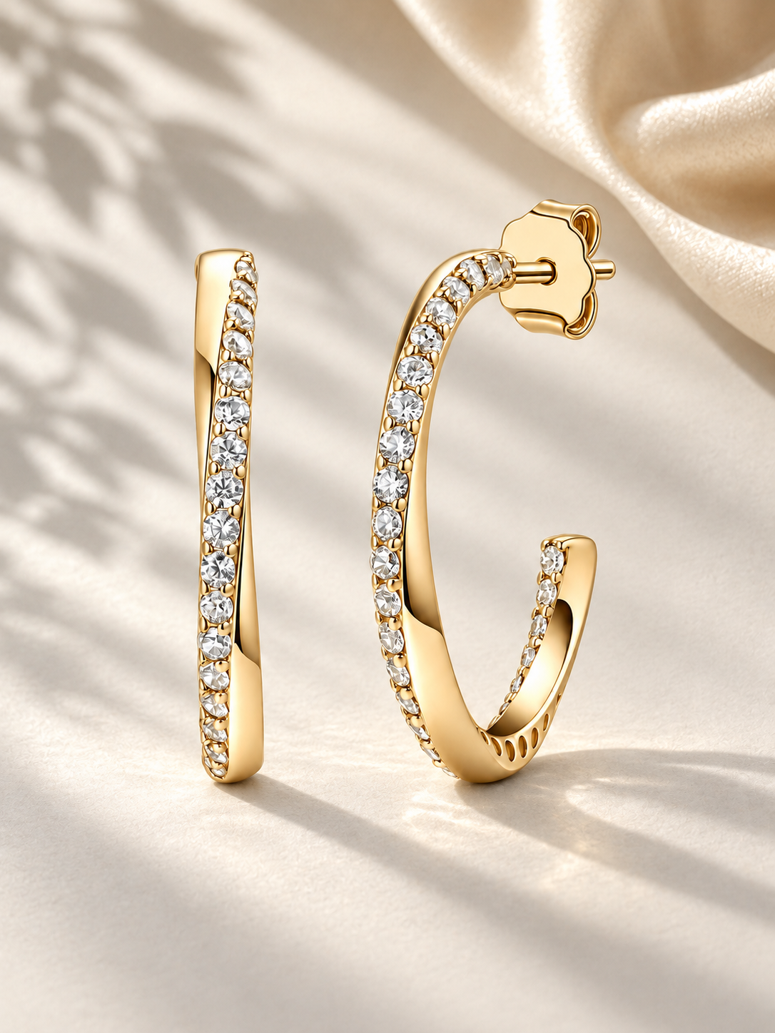 Cercei Gold cu Moissanite și Linie Curbată