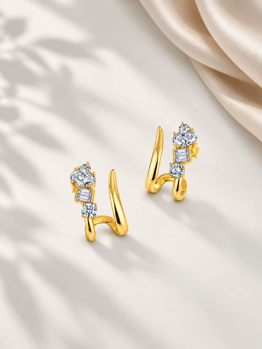 Cercei Gold Sculpted Orbit cu Moissanite 6A