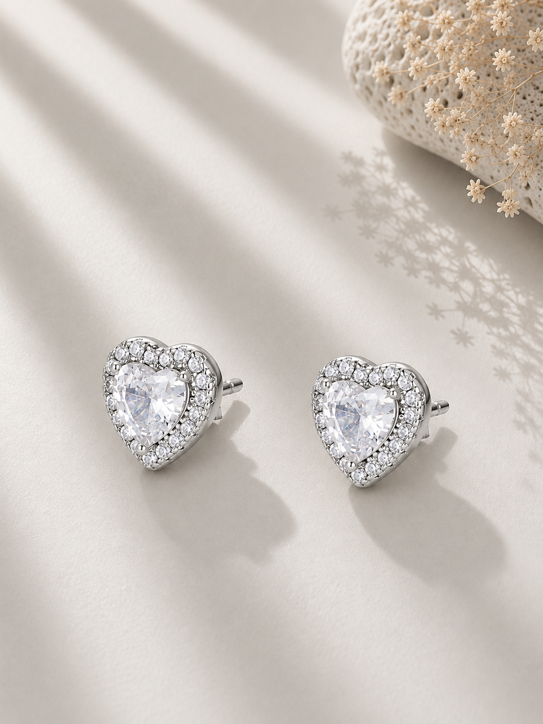 Cercei Heart Halo Spark din argint placat cu aur alb 18K