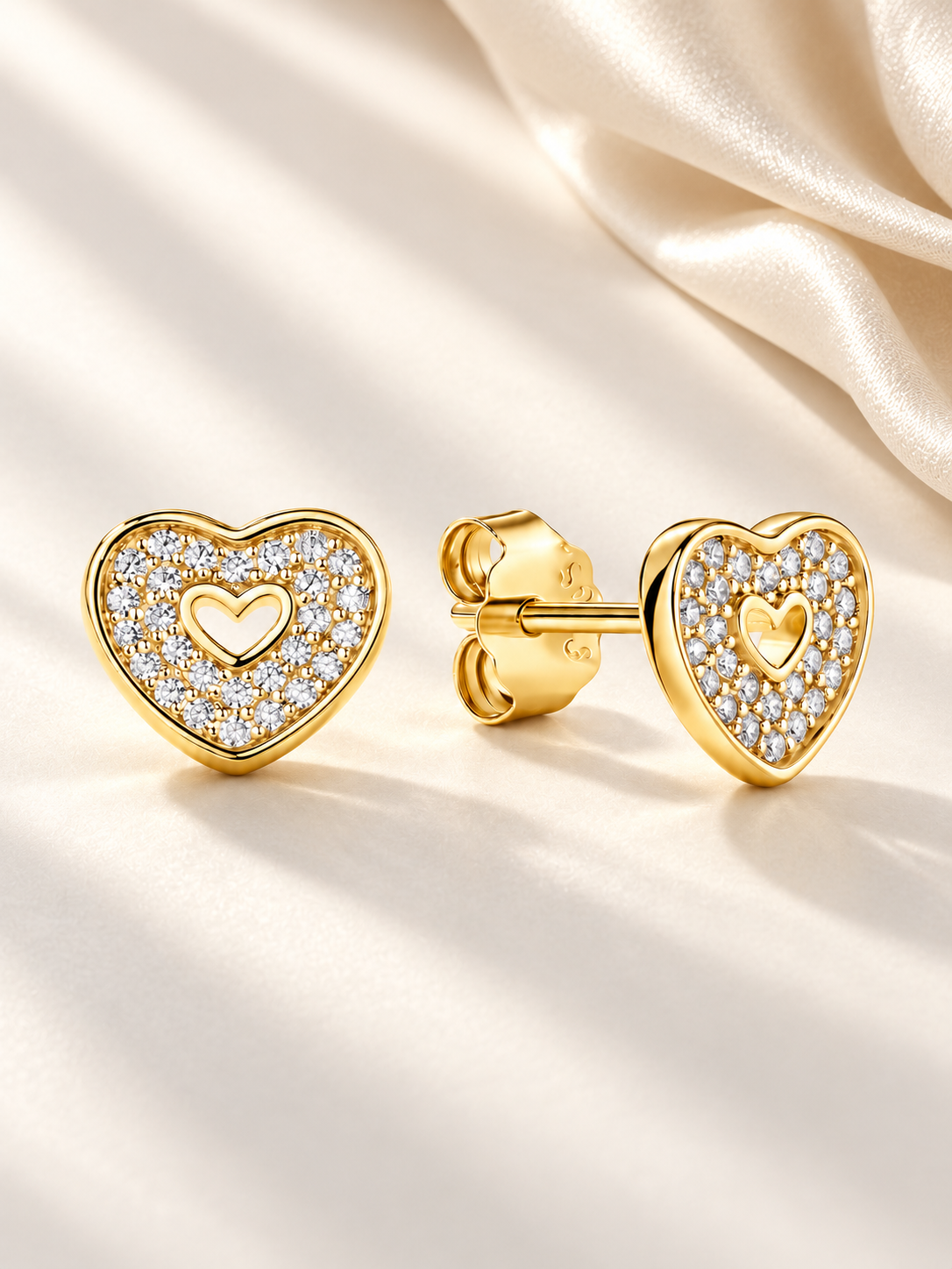 Cercei Heart Within cu Moissanite Albe