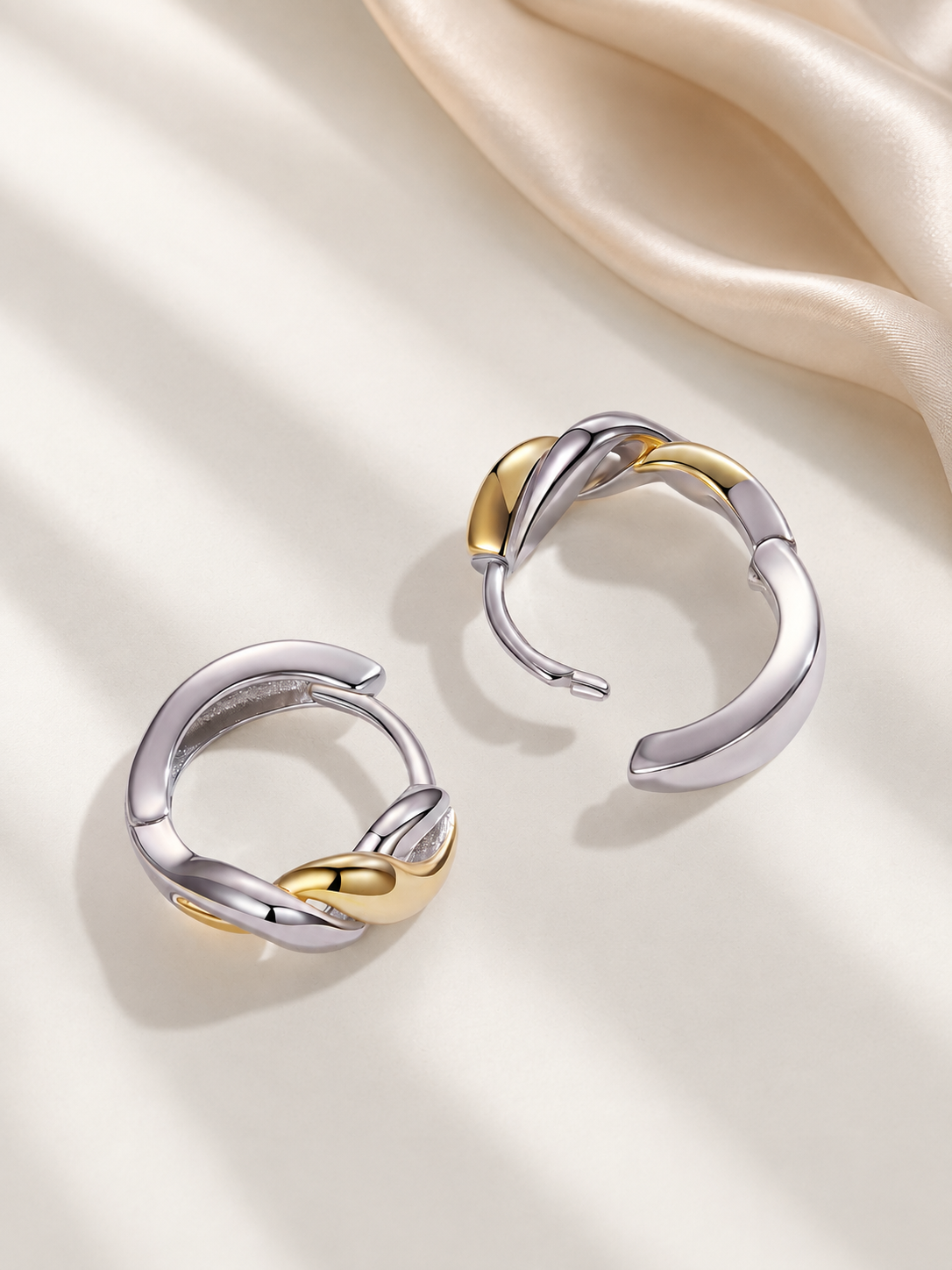 Cercei hoop bicolori din argint cu dimensiune de 13 mm