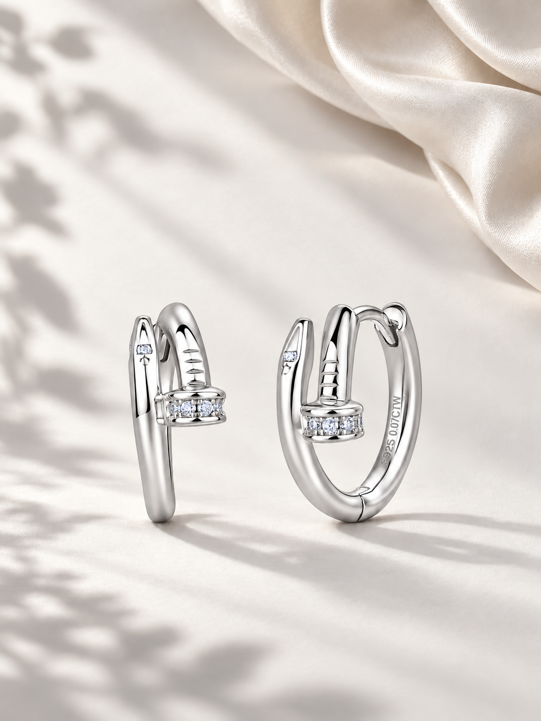 ercei Hoop Silver cu Design Cui și Moissanite