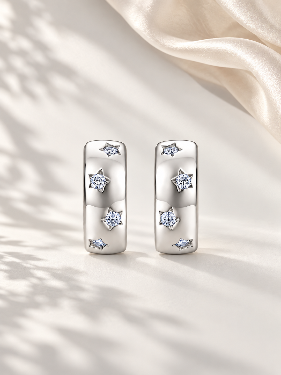 Cercei Hoop Silver cu Moissanite și Detalii Stea