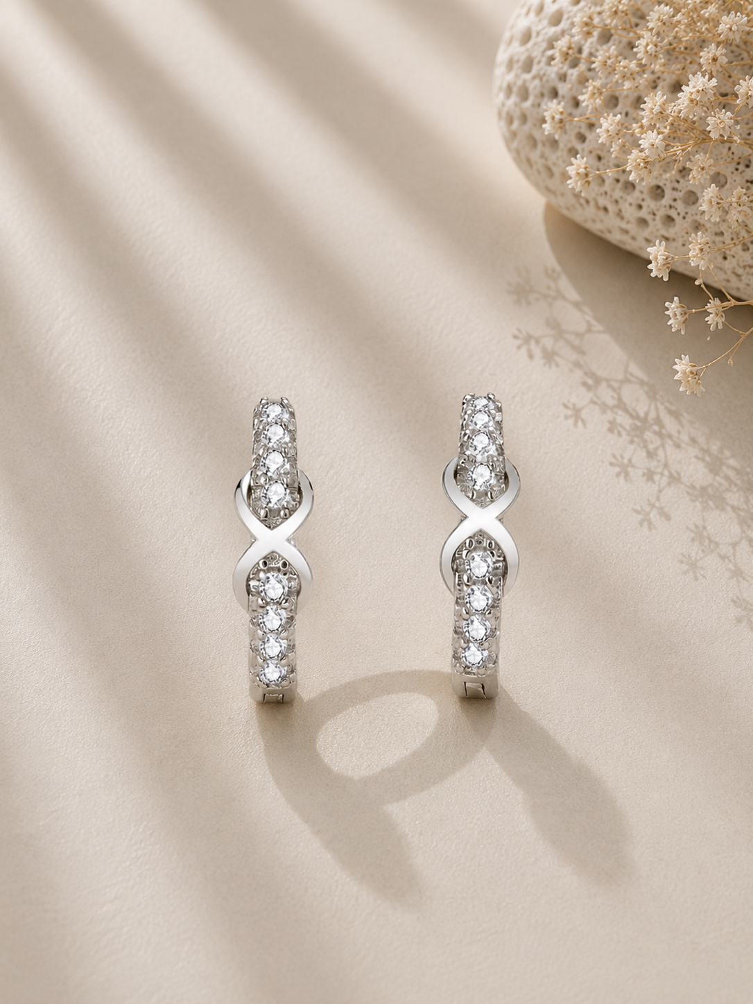 Cercei Infinity Symbol din argint placat cu aur alb 18K
