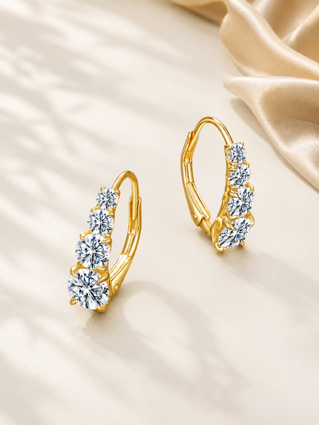 Cercei aurii din argint cu moissanite 15 mm
