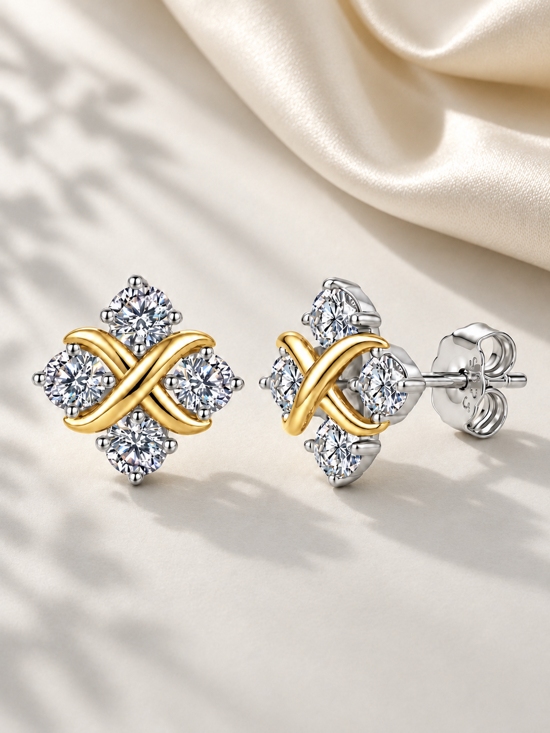 Vedere Laterală Cercei Infinity Bloom cu Moissanite 6A