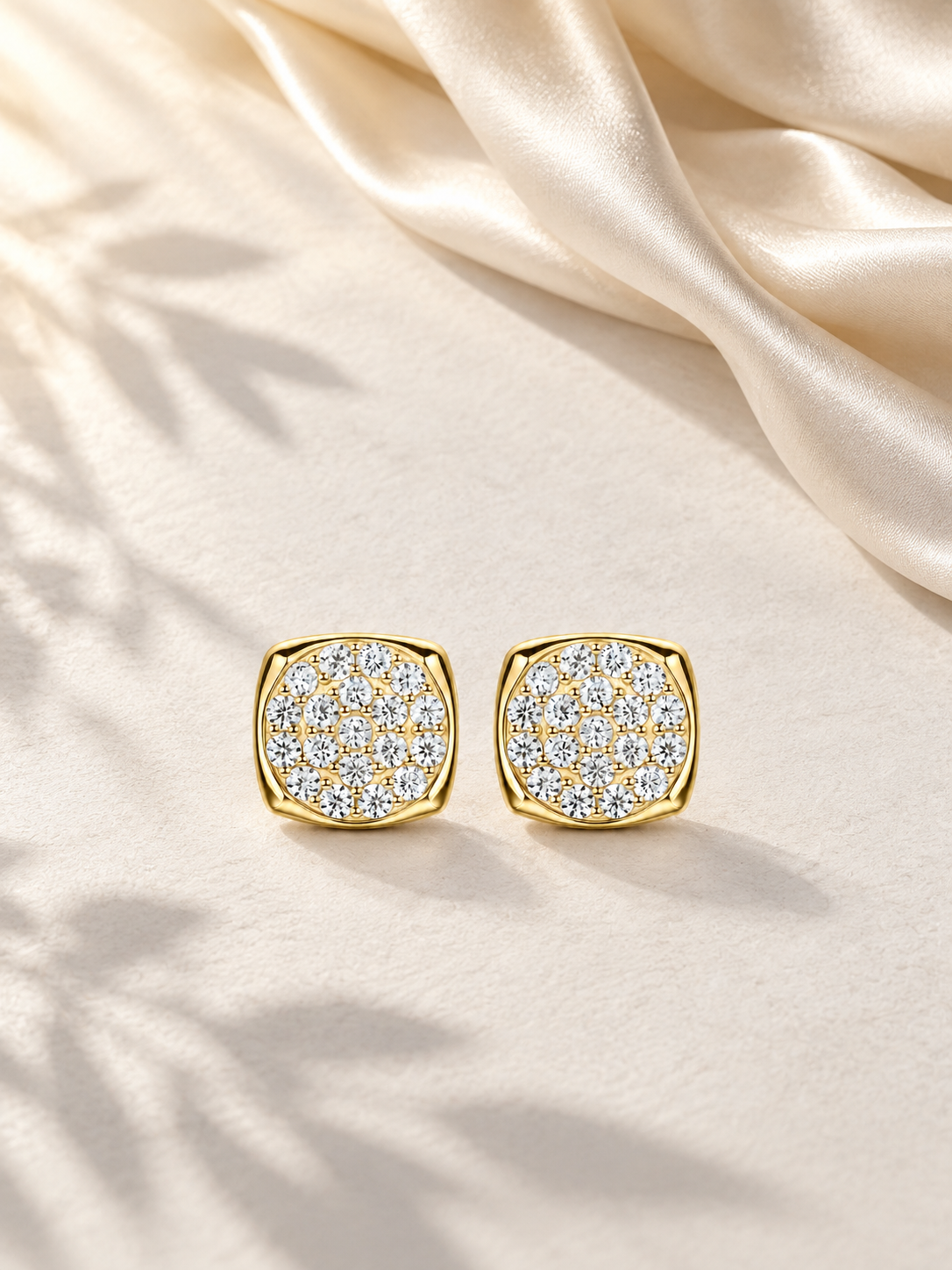 Cercei Pavé Gold cu Moissanite de 1,2 mm