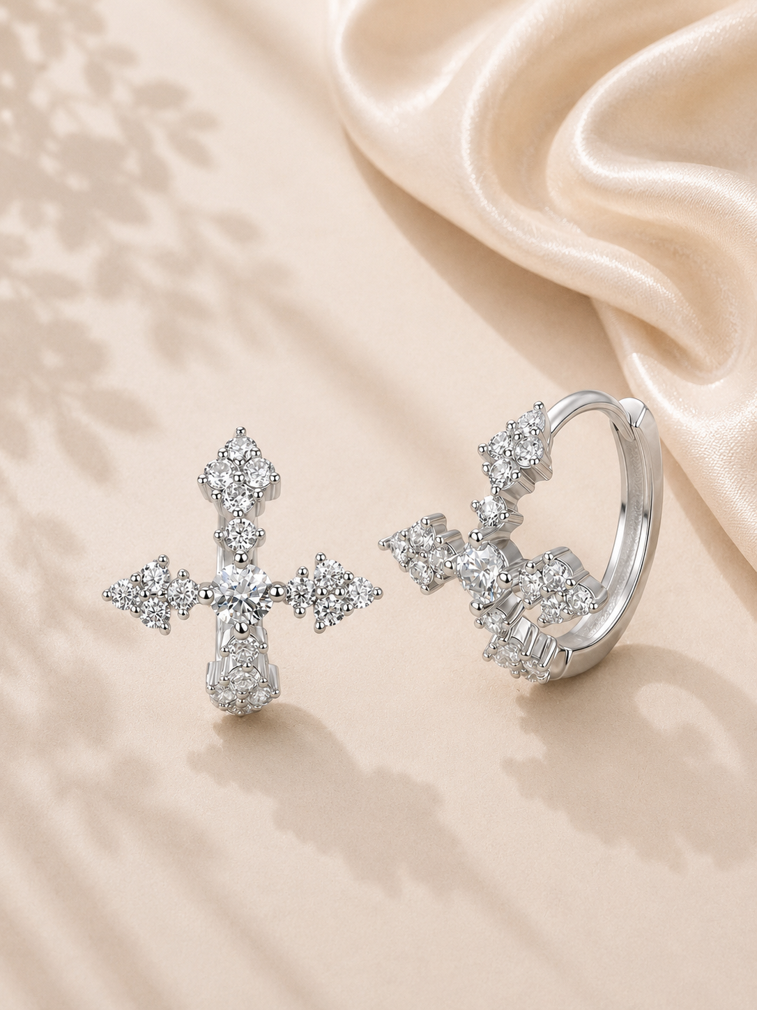 Cercei CHARM din argint cu moissanite și design inspirat de cruce