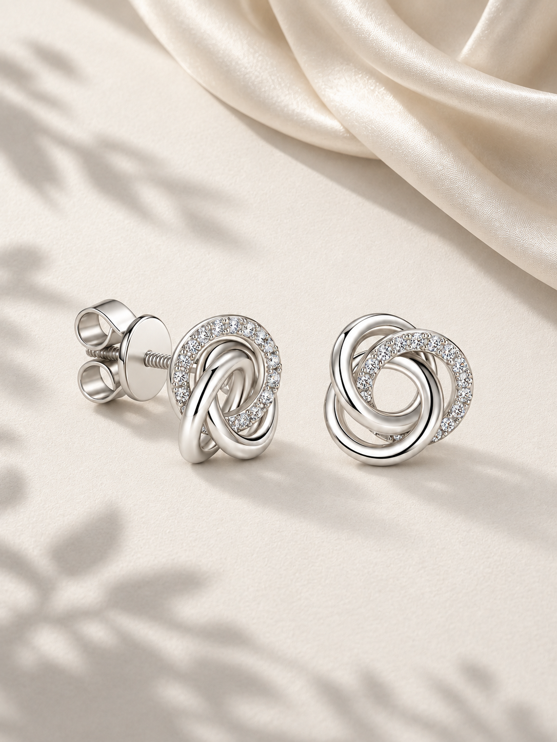 Cercei Silver Eternal Knot cu Moissanite 6A