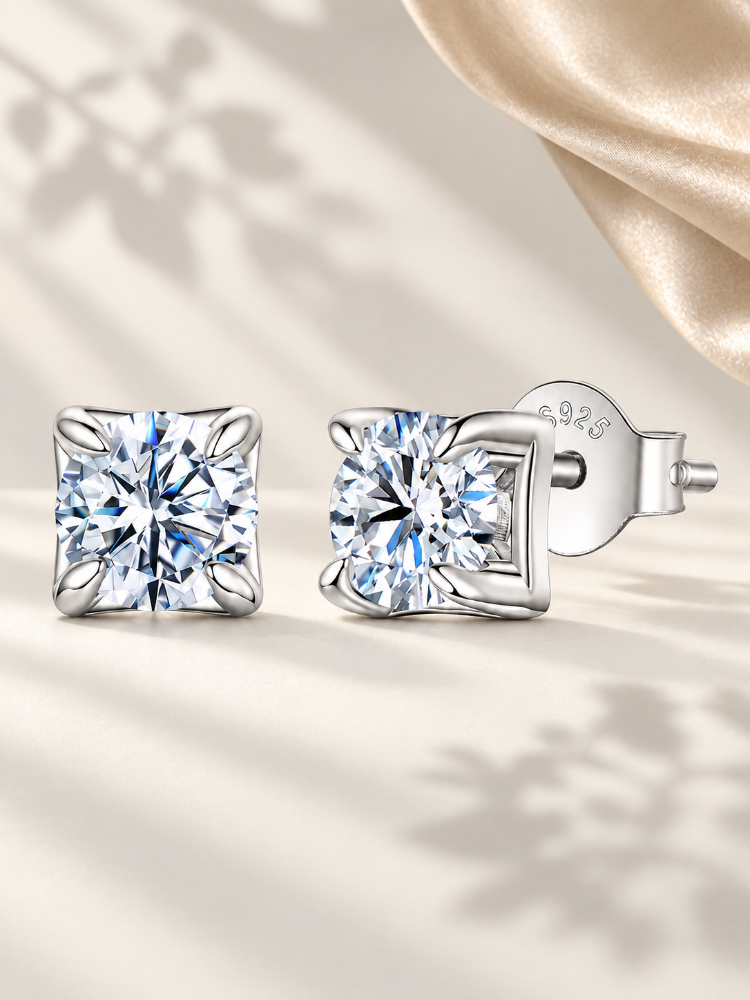 Cercei Solitaire din Argint cu Moissanite