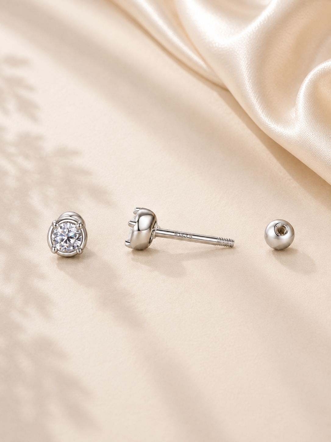 Cercei solitaire cu moissanite 0.1 ct
