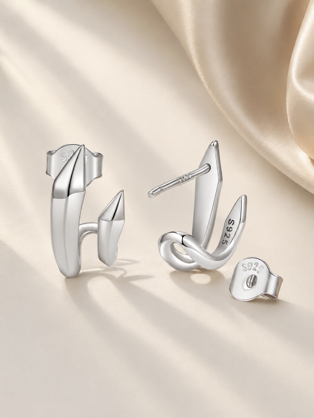 Cercei statement din argint cu design sculptural