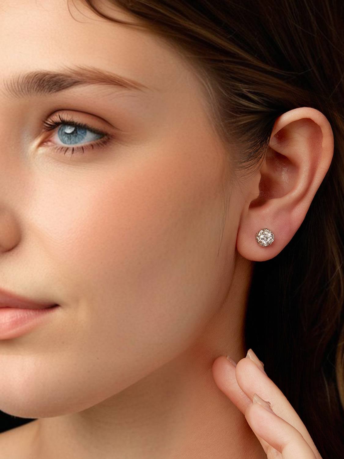 Cercei stud diferiti cu moissanite