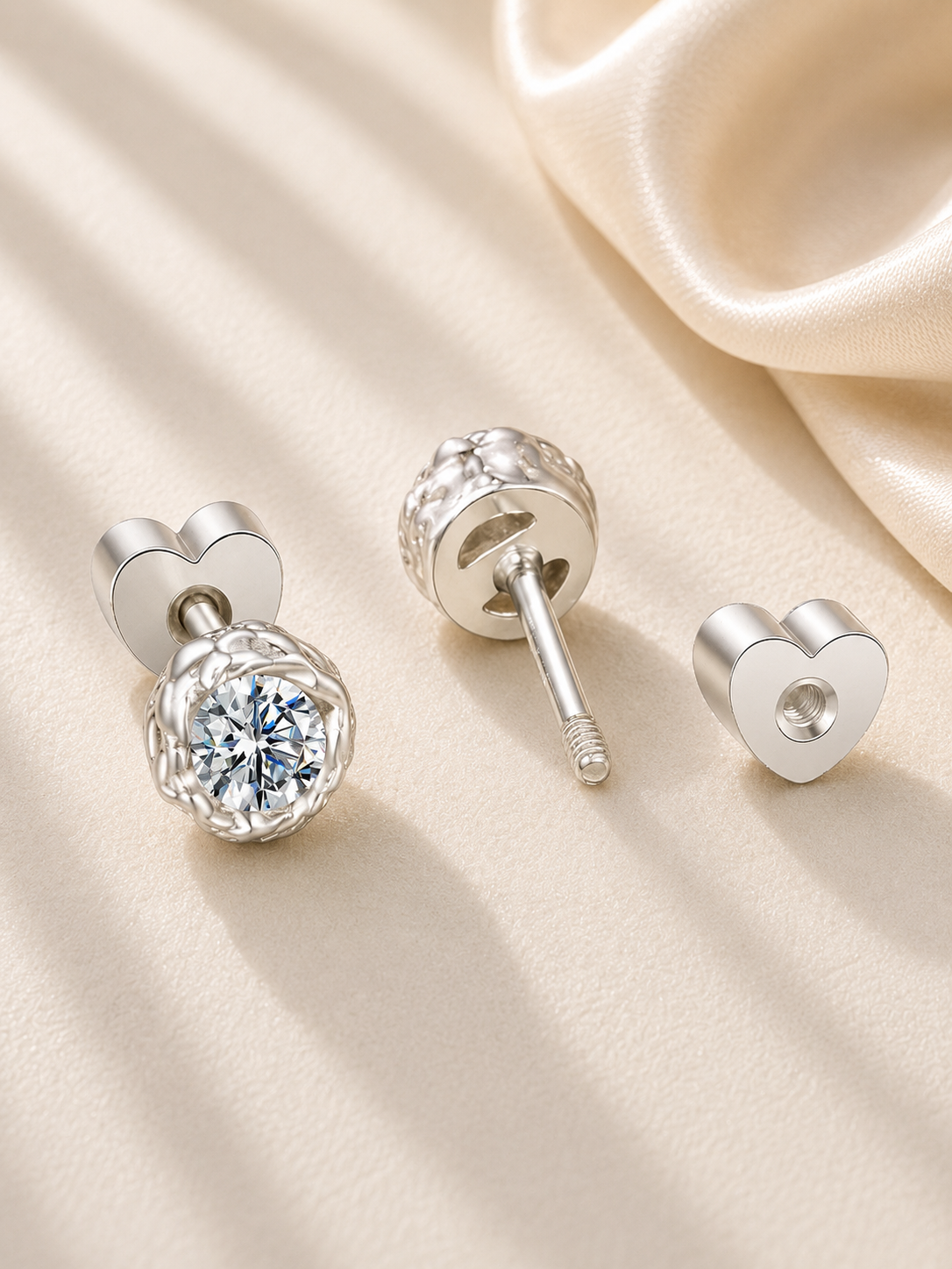 Cercei stud diferiti cu moissanite