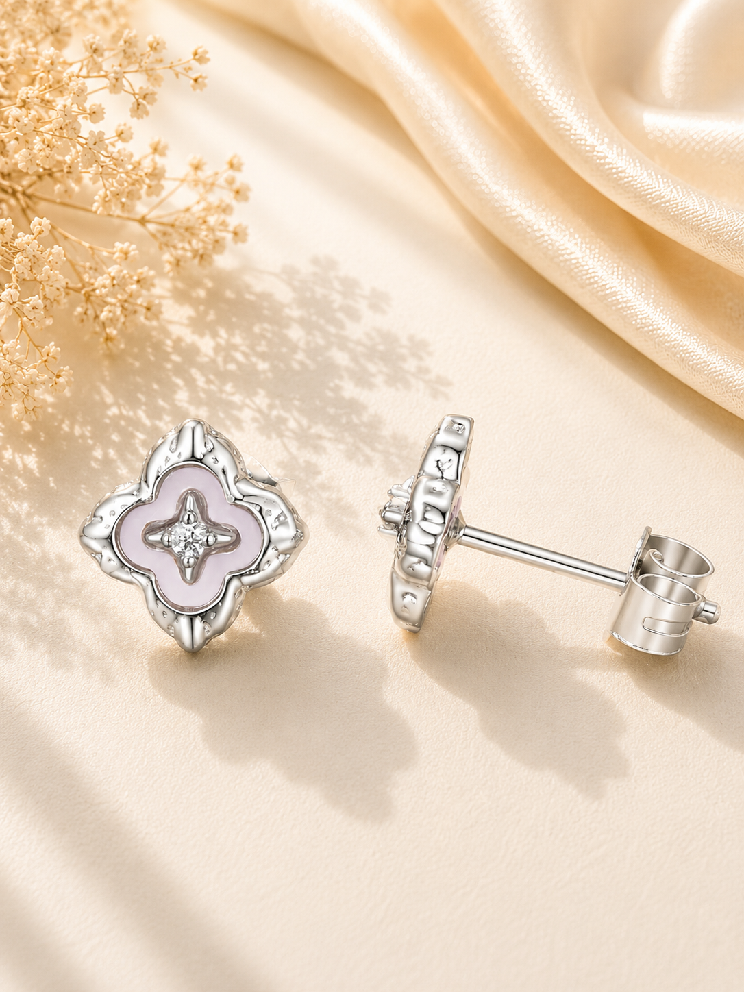 Cercei premium din argint 925 cu design trifoi si moissanite