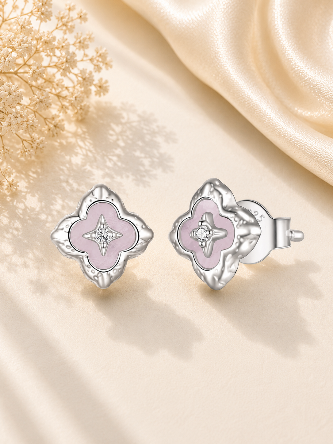Cercei premium din argint 925 cu design trifoi si moissanite