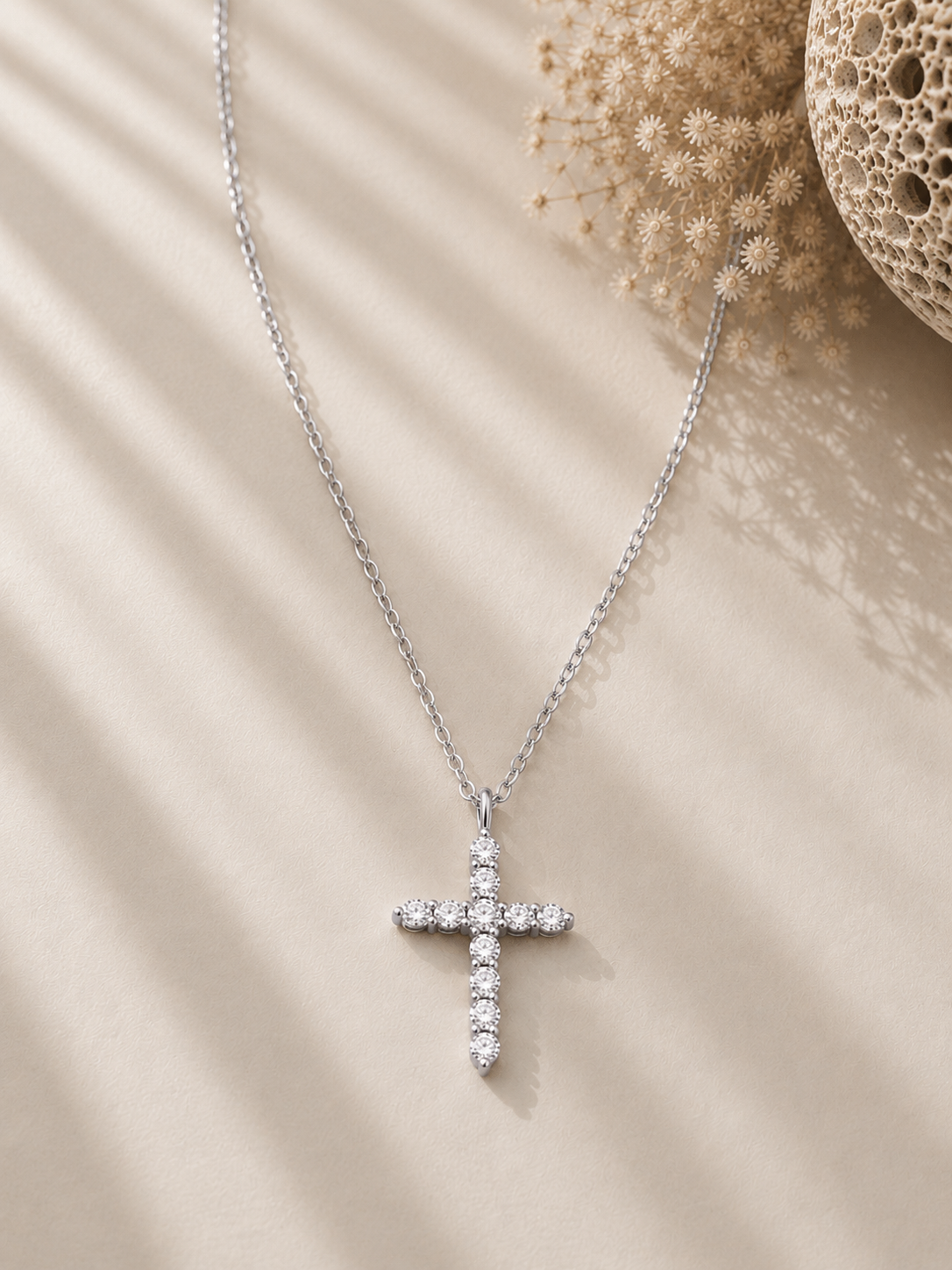 Colier din argint 925 cu pandantiv cruce și zirconiu Silver Radiant Cross lifestyle
