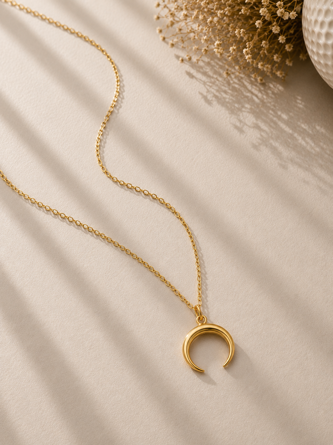 Colier din argint 925 Gold Lunar Crescent cu semiluna lifestyle