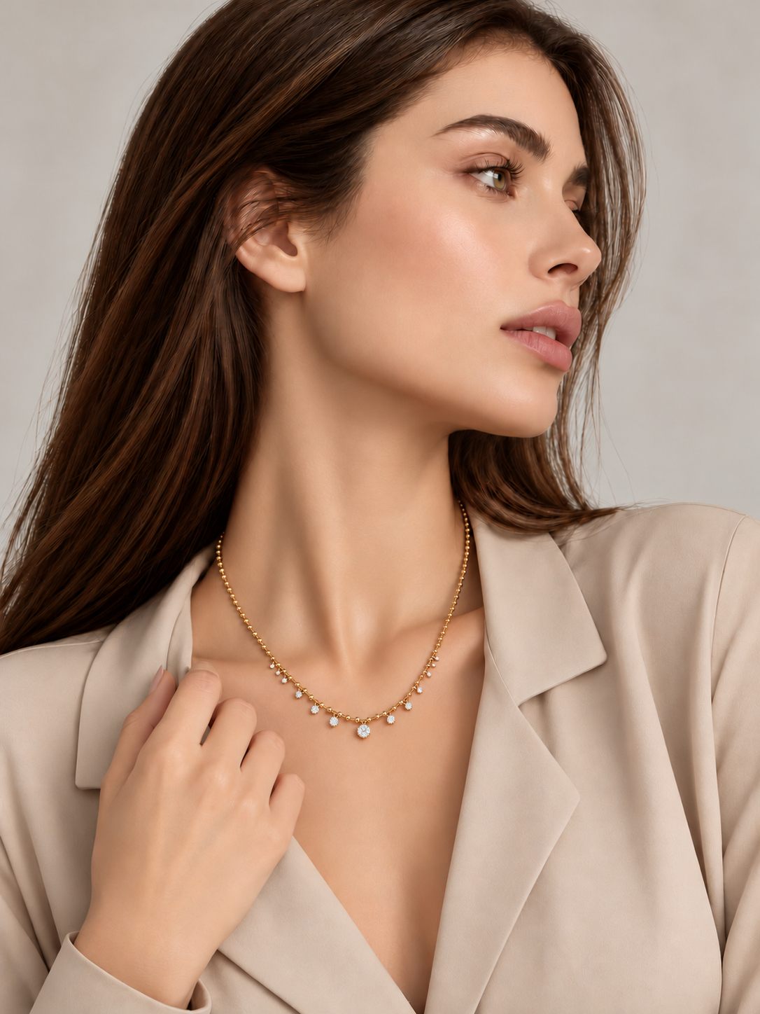 Colier din Argint Moissanite Gold Cascade Glow pe model
