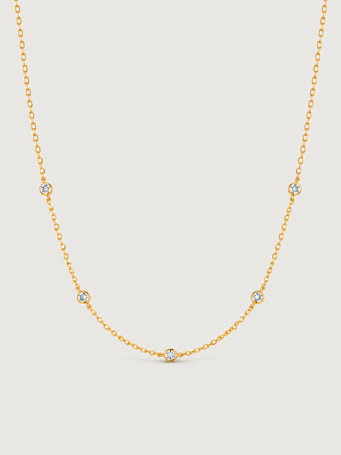 Colier argint cu moissanite distribuit pe lant