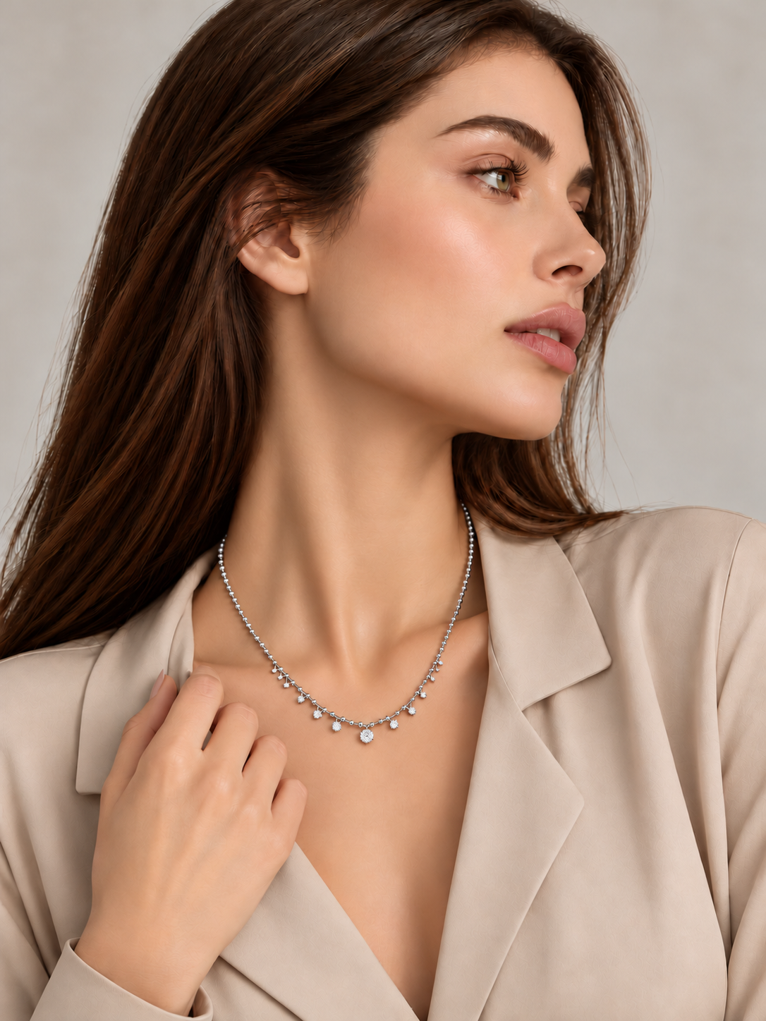 Colier din Argint Moissanite Silver Cascade Glow pe model