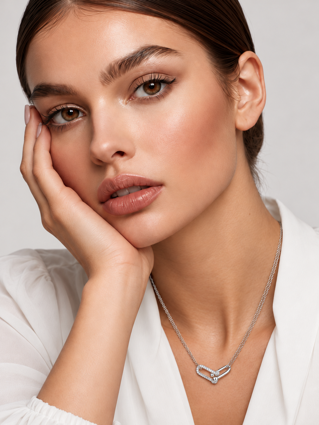 Colier din Argint Moissanite Silver Éclat Link pe model de aproape