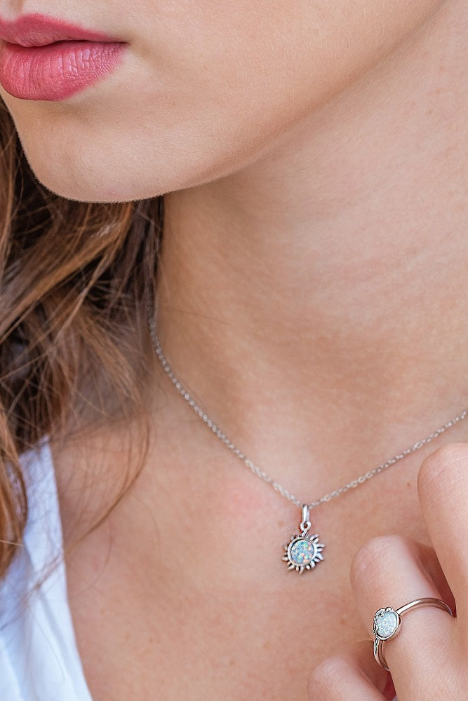 Colier argint cu simbol soare si piatra opal