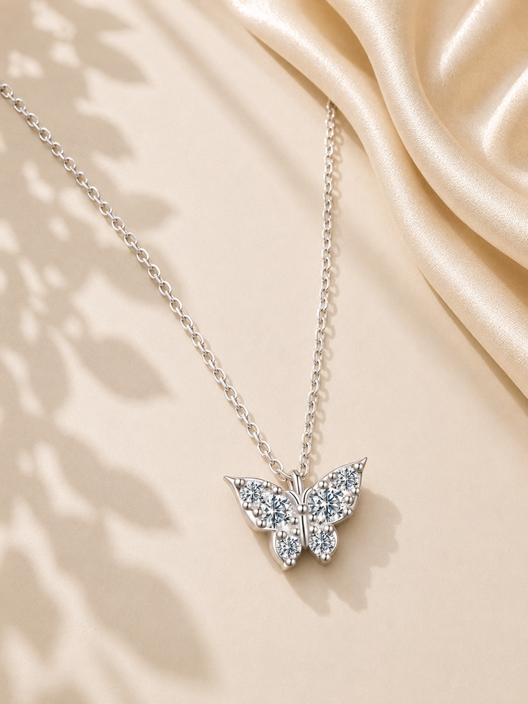 Colier Butterfly Spark Necklace din argint placat cu aur alb