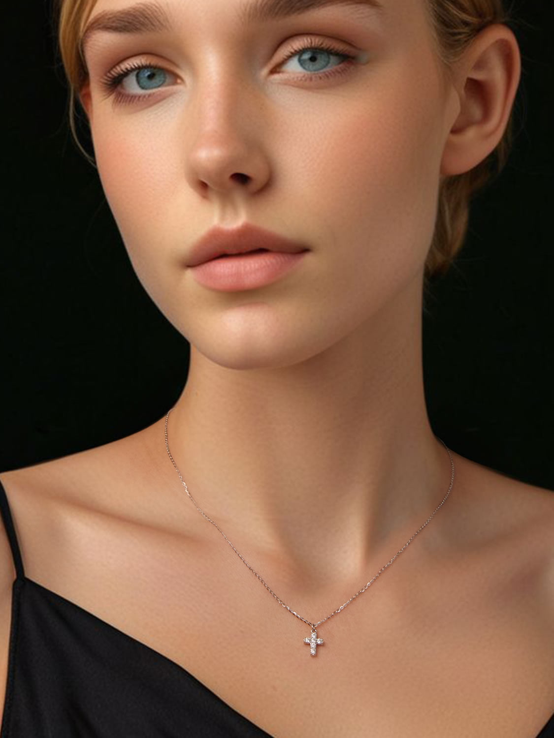 Colier cruce argint cu pietre moissanite