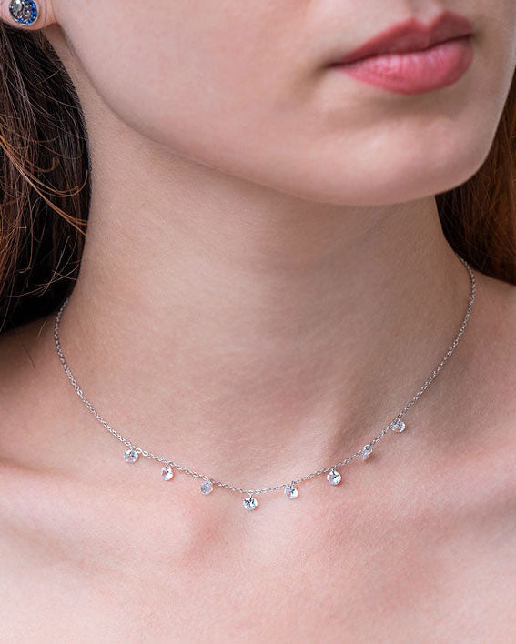 Colier delicat din argint cu pietre stralucitoare