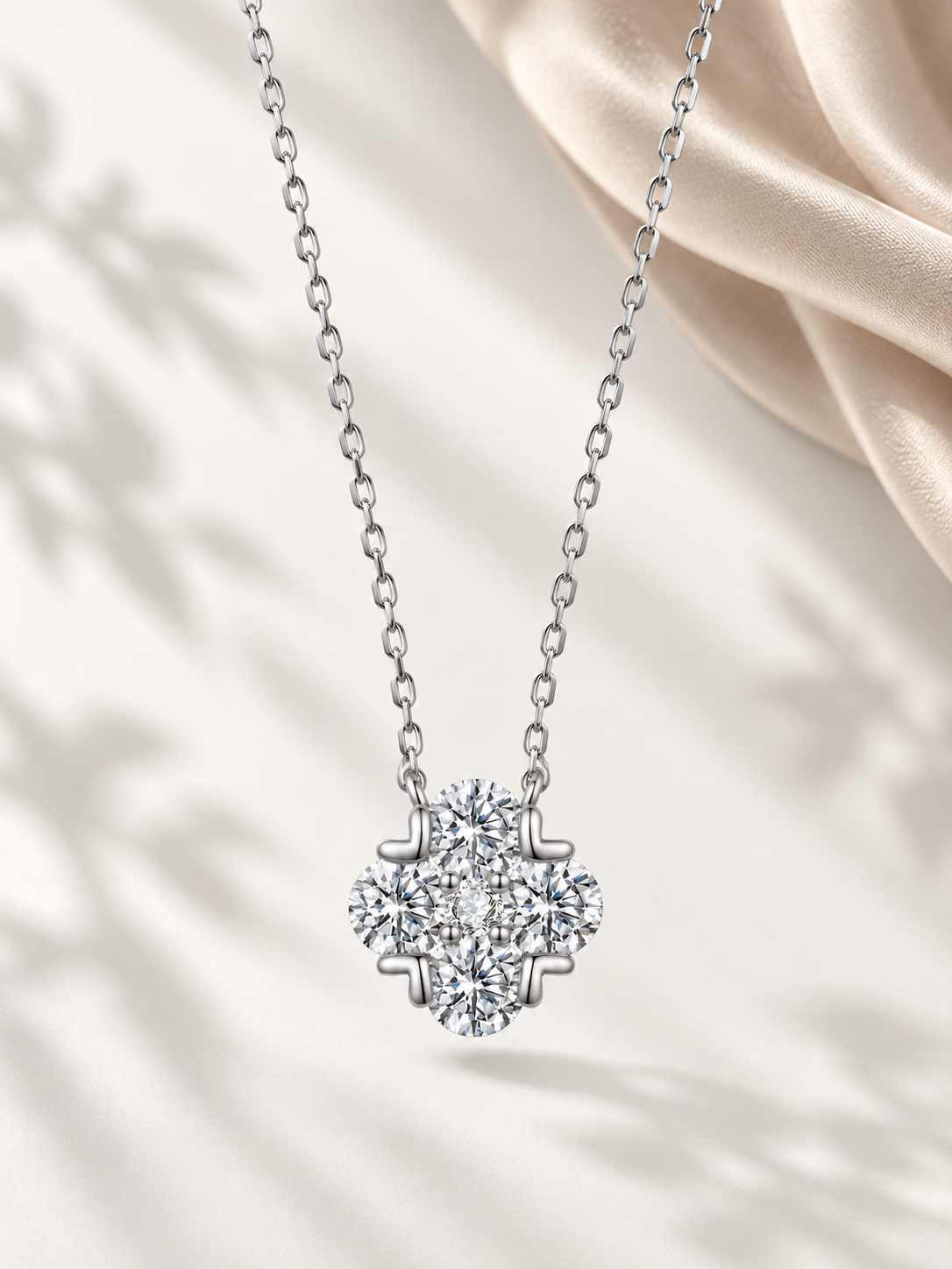 Colier din Argint Lucky Bloom cu Moissanite