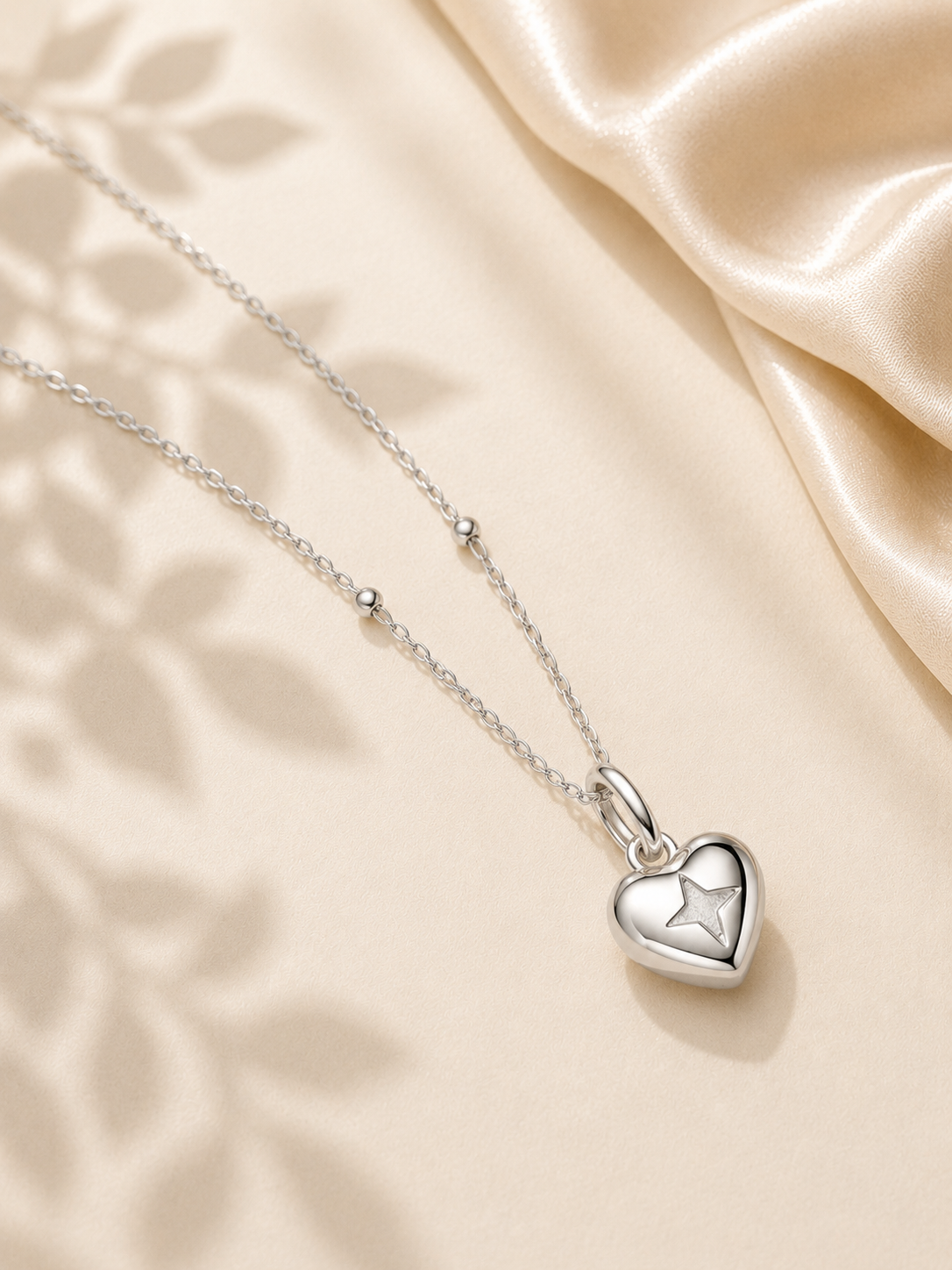 Colier elegant Celestial Heart din argint placat cu aur alb
