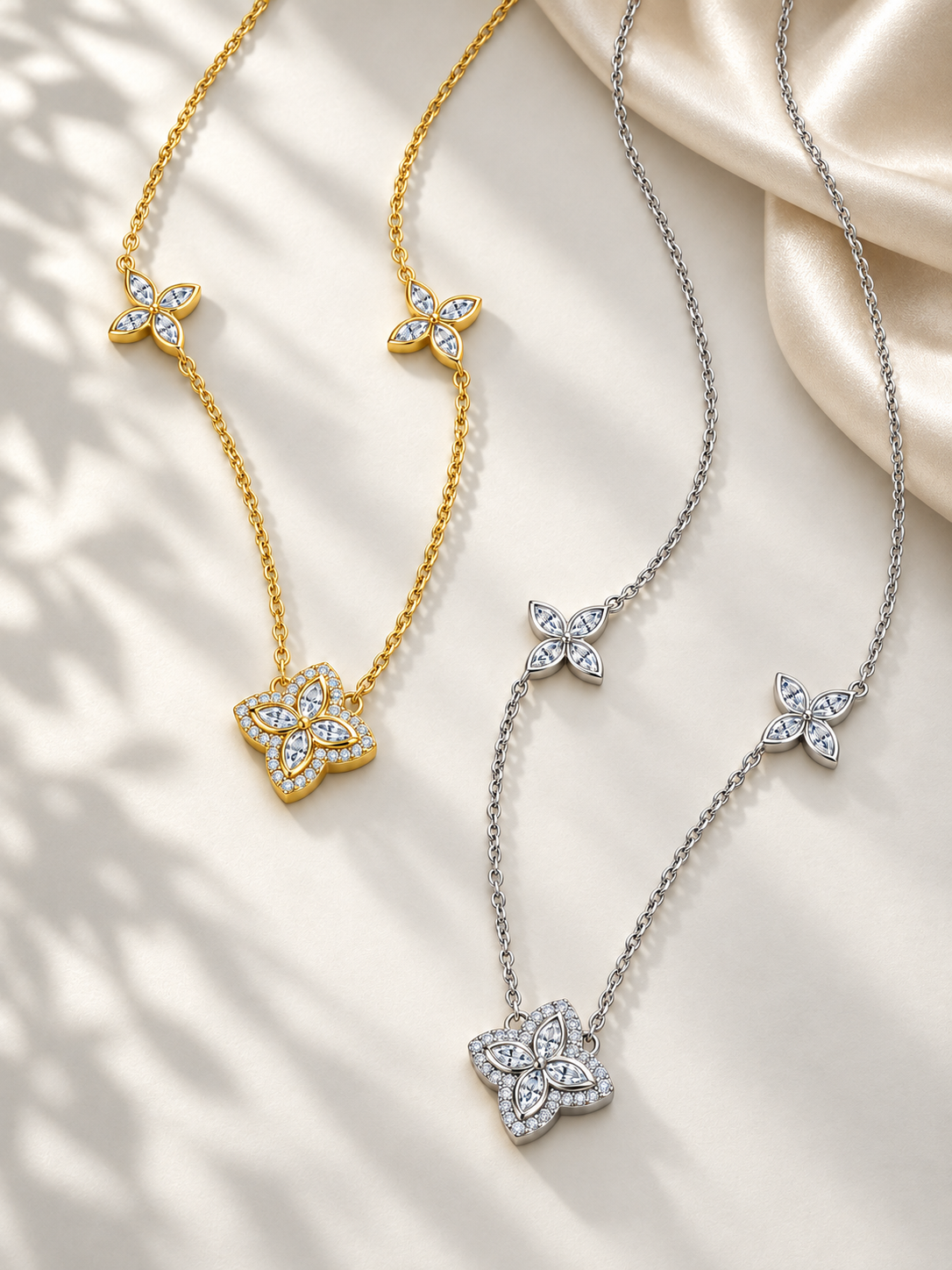 Colier Floral Auriu si Argintiu cu Moissanite și Patru Petale