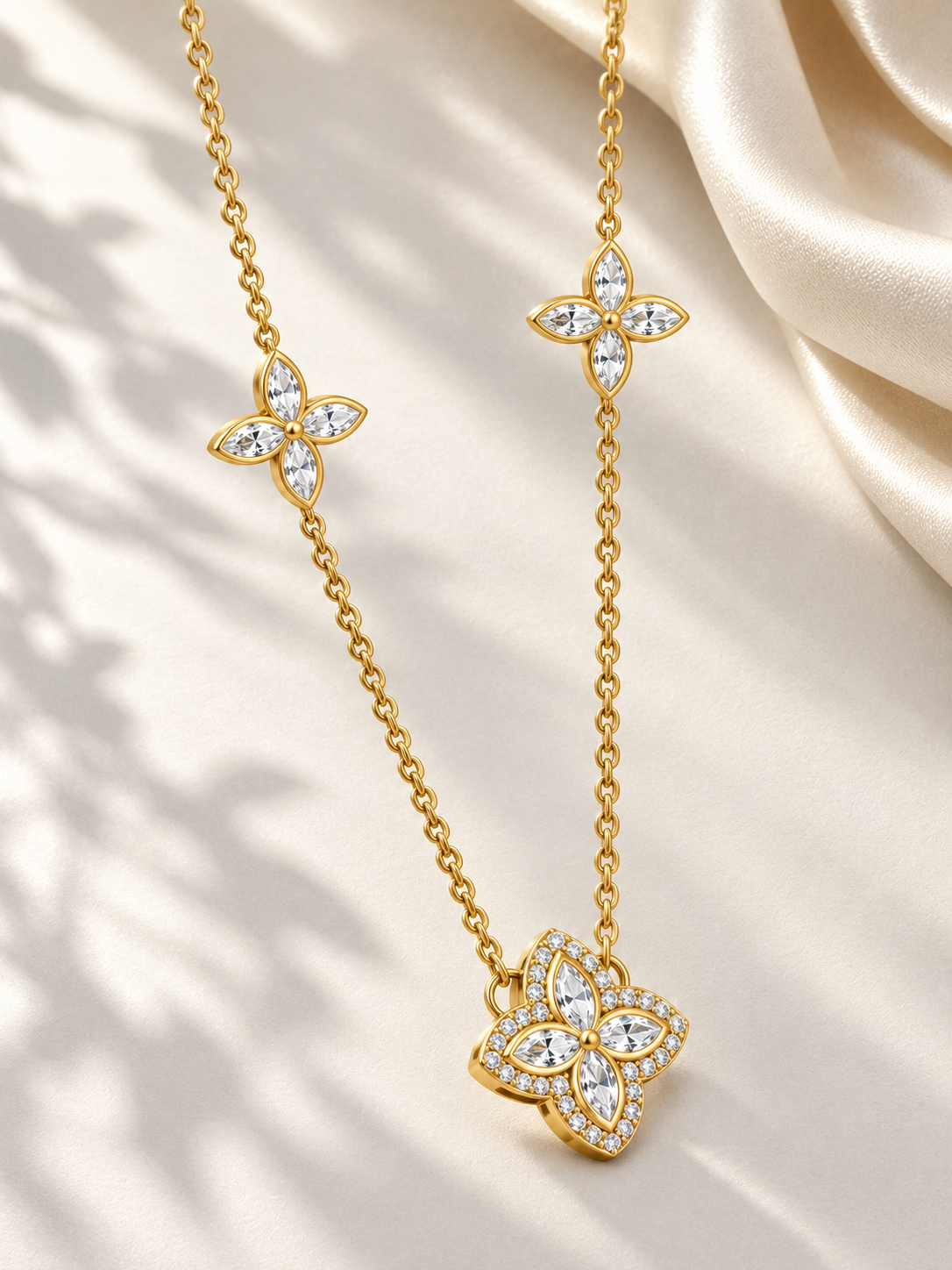 Colier Gold Celestial Bloom cu Moissanite 6A
