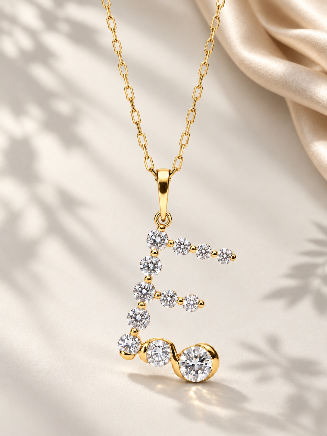 Colier Gold Crystal Embrace cu Pandantiv Litera E