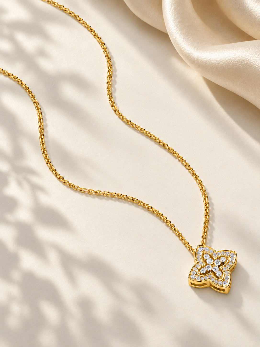 Colier Gold Fleur Lumière cu Moissanite 6A