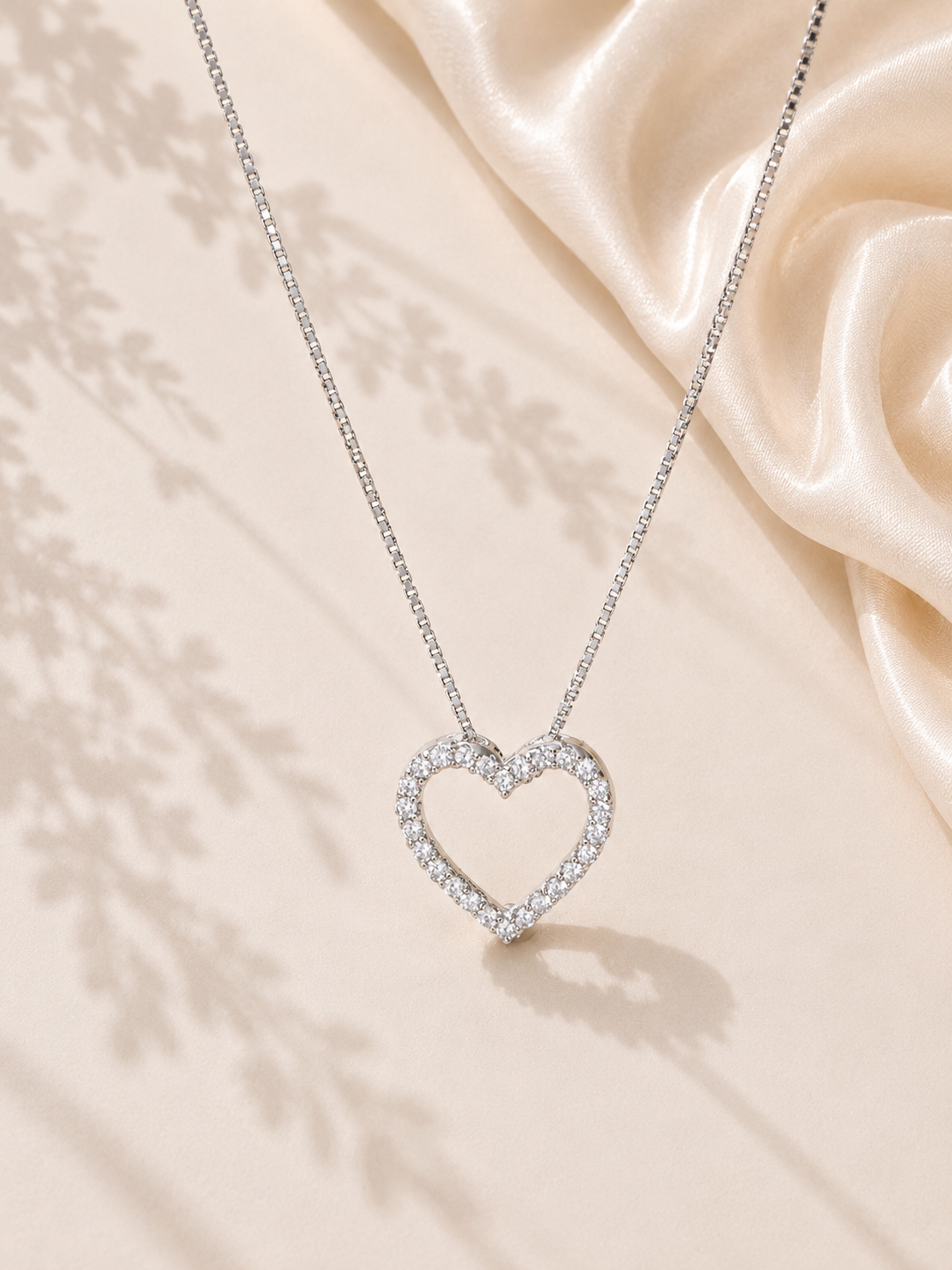 Colier elegant Heart Promise din argint cu inimă și moissanite certificat GRA