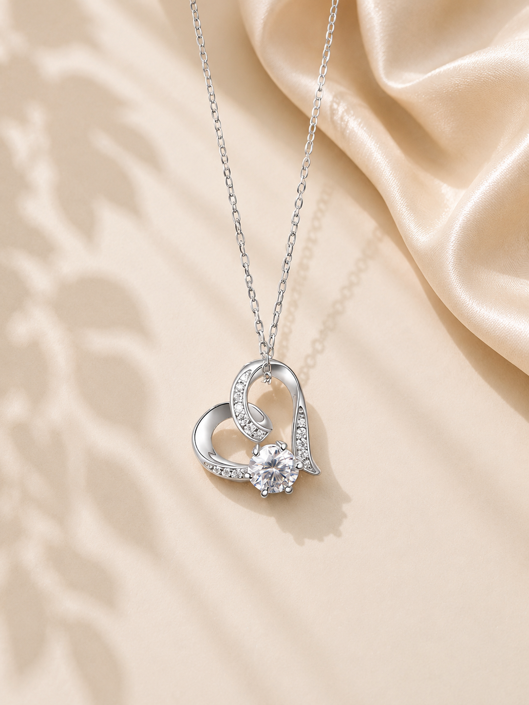 Colier lux argint inima cu moissanite