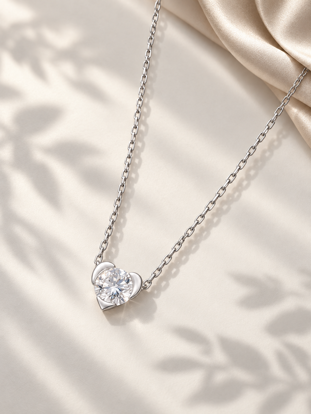 Colier Moissanite Heart Embrace 1 ct