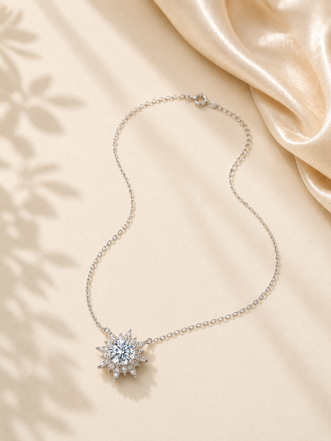 Colier Radiant Sunburst din argint placat cu aur alb 18K