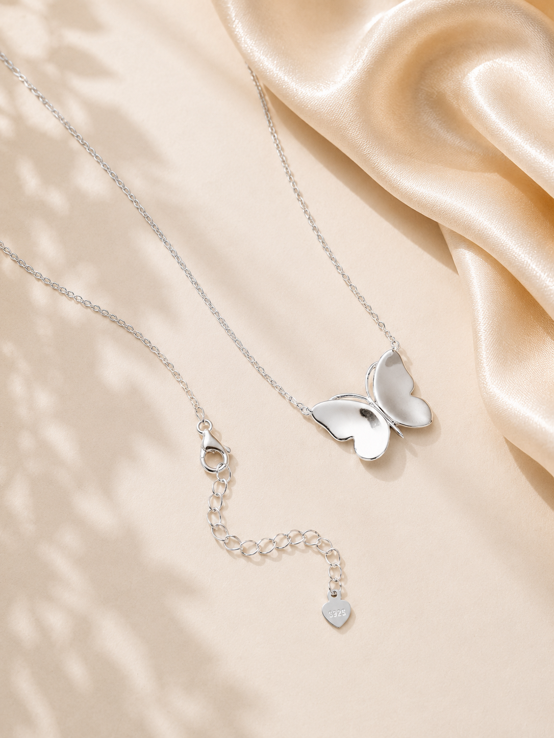 Colier statement din argint cu fluture elegant spate