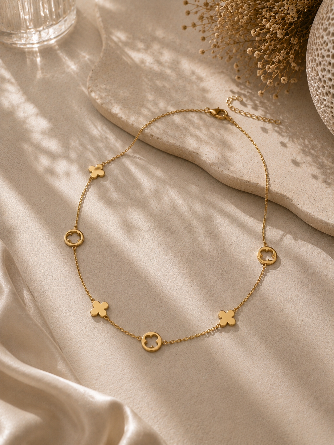 Colier trifoi din argint 925 aurit Gold Clover Whisper editorial
