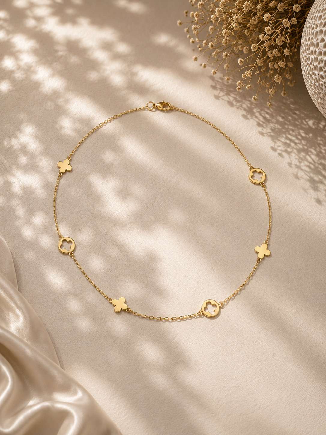 Colier trifoi din argint 925 aurit Gold Clover Whisper lifestyle