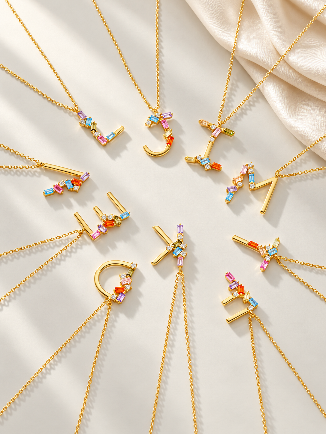 Coliere Gold Rainbow Initial cu Zirconii Baguette și Litere