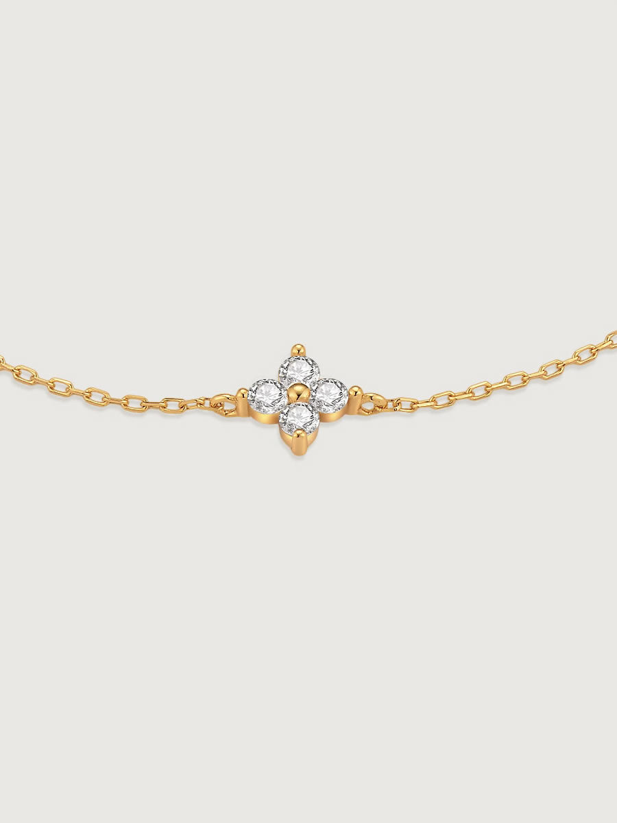 Detaliu floare cu zirconii 5A brățară din argint placată cu aur 14K