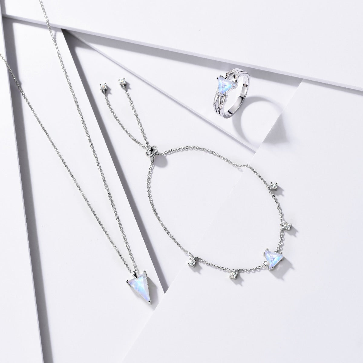 Inel din Argint Moonstone Elegance in Every Angle